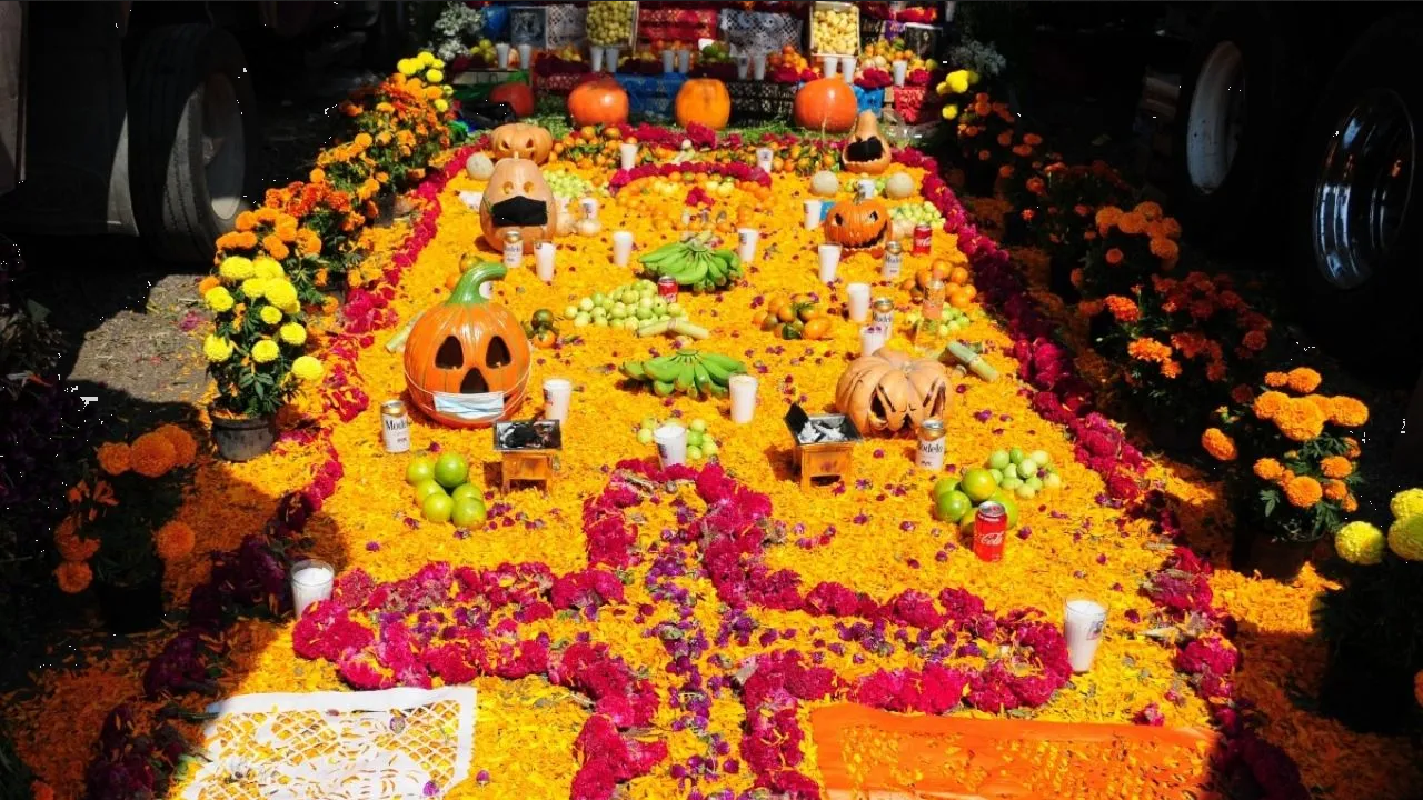¿Por qué se ponen flores en los altares del Día de Muertos? Esto significa