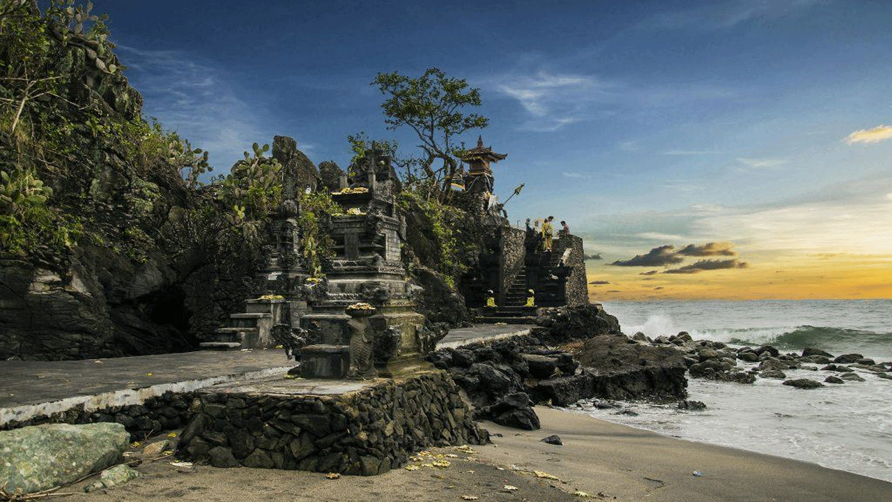 Pantai Batu Bolong