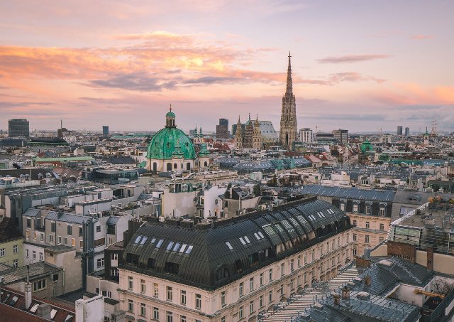 [Bild: hochhaus-herrengasse-rooftop-bar-wien-cs-5.jpg]