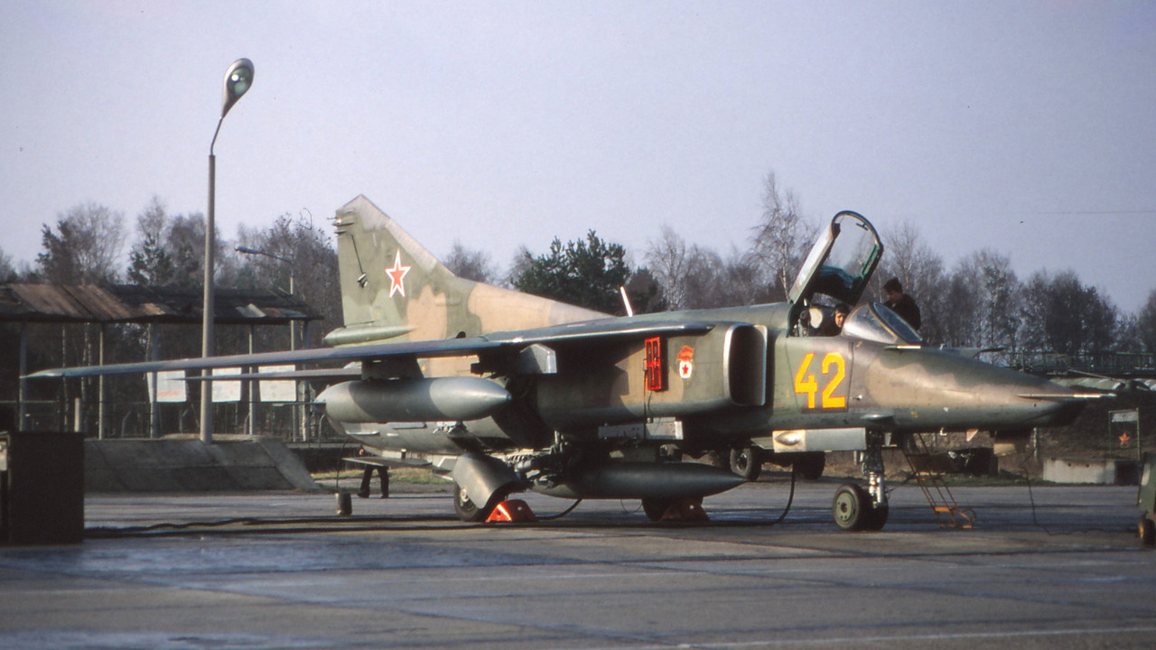 19 GvAPIB Mig-27D Yellow 42_61912555161 (2)_2