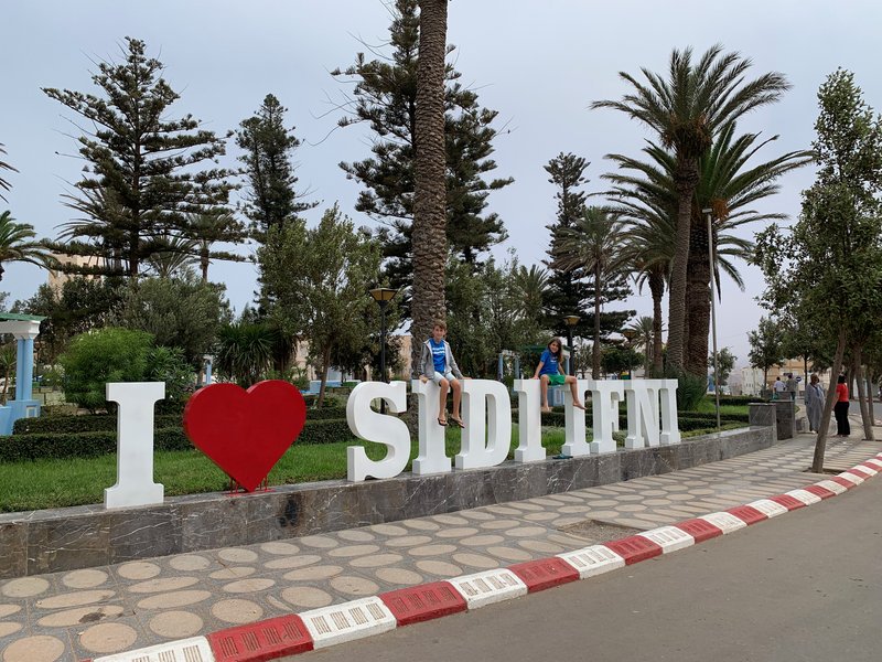 Sidi Ifni y la playa de Legzira - Sur de Marruecos: oasis, touaregs y herencia española (15)