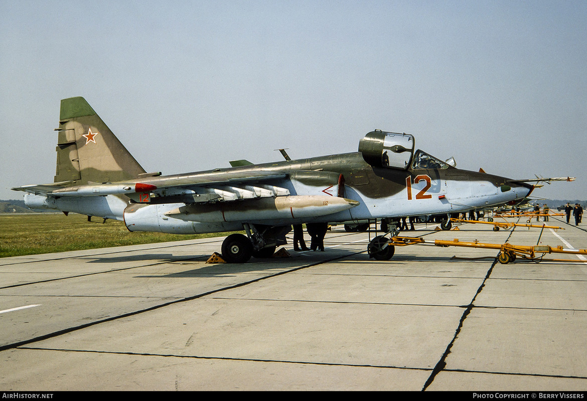 368 ShAP Su-25 12 Red (cn 25508110139)_16.08.91_Finow
