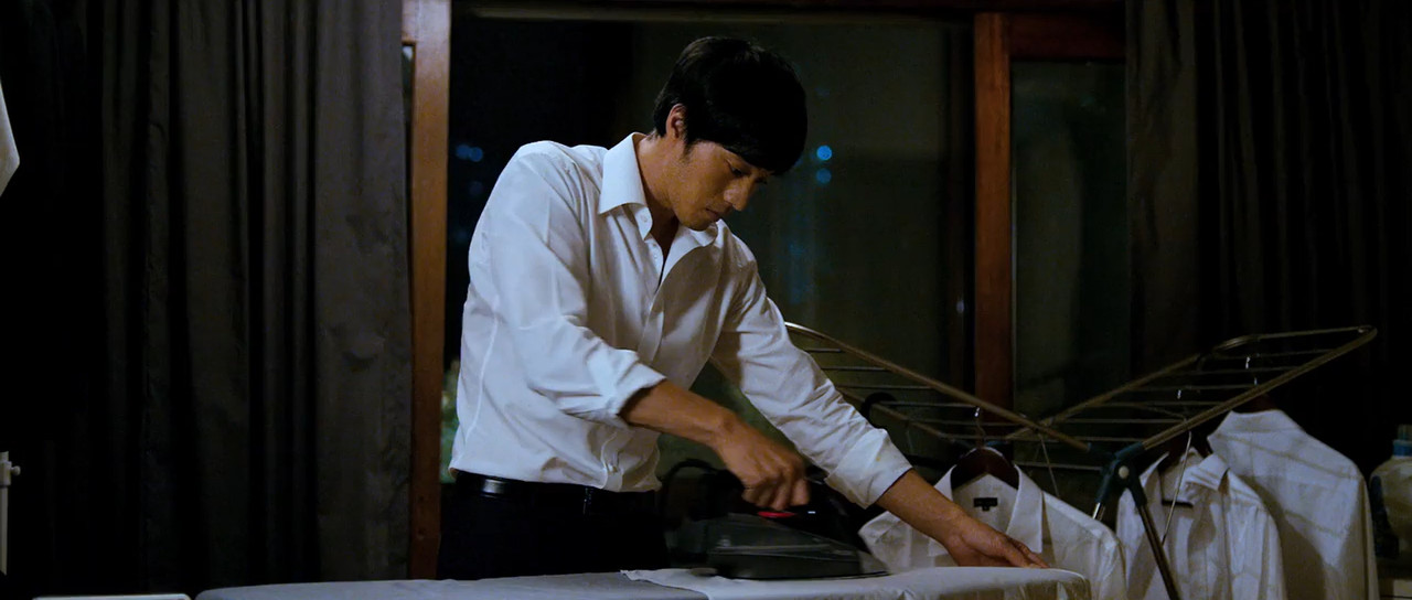 A Company Man 2012 BluRay [Hindi + Tamil + Korean] 480p 720p ESub Screenshot