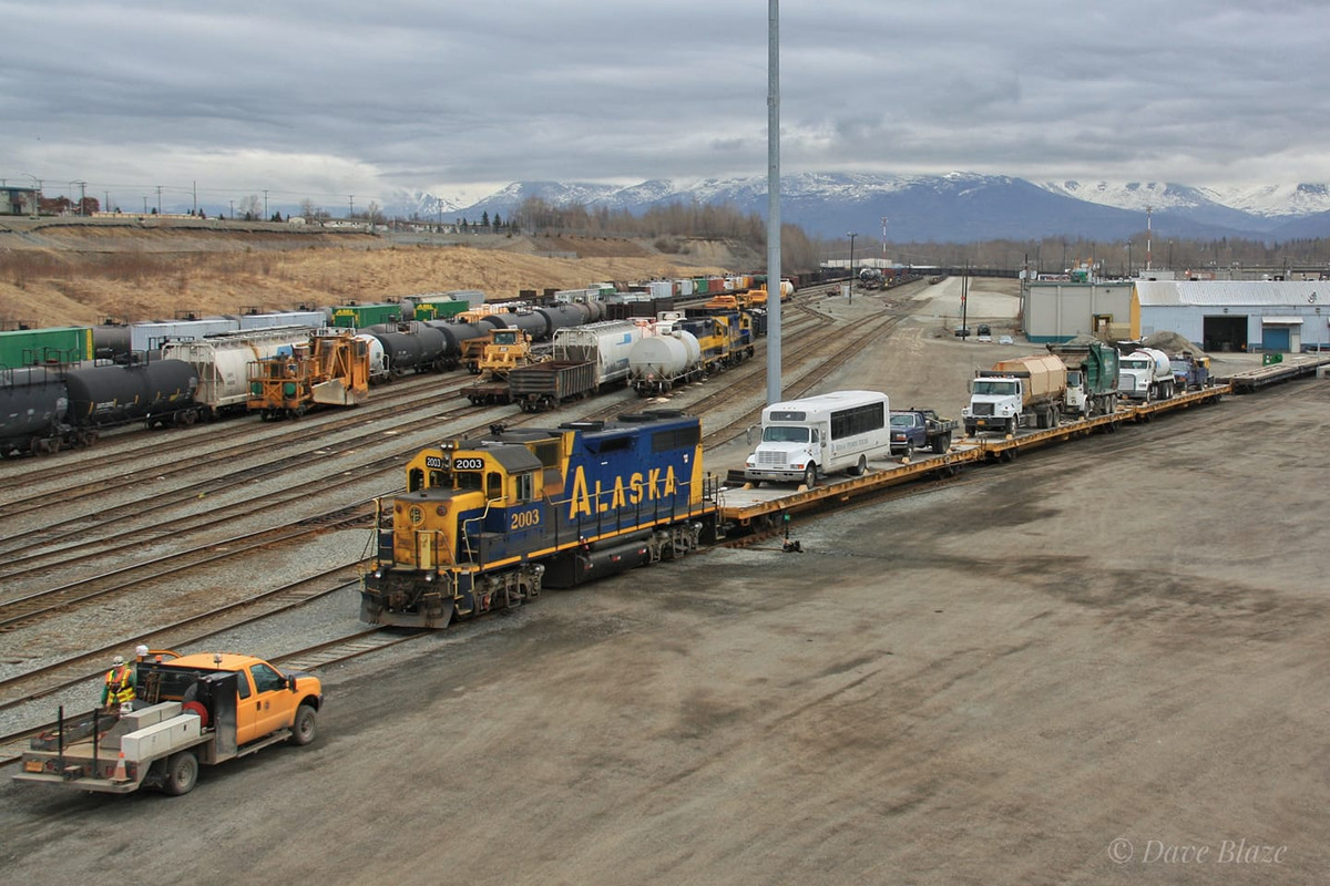 This tiny little train (running as ARR symbol 378W behind solo GP38-2 2003) is the hottest thing on 
