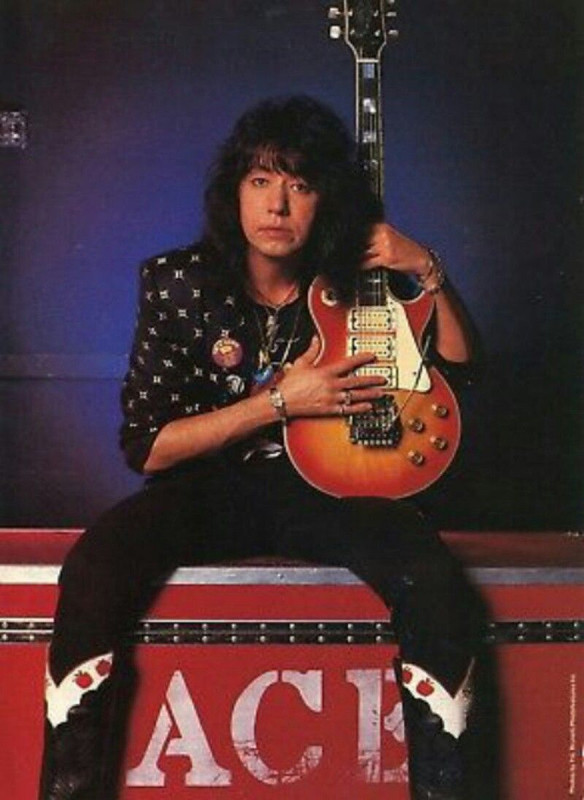 De 73-años 185 cm de altura Ace Frehley en 2024 foto