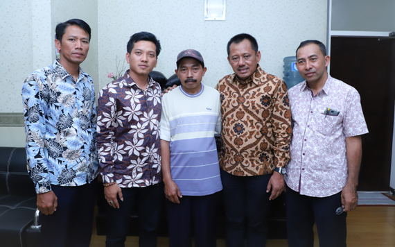 Peduli TKW Mutrifah, Pemprov Jatim Beri Bantuan Perawatan Kesehatan dan Modal Usaha