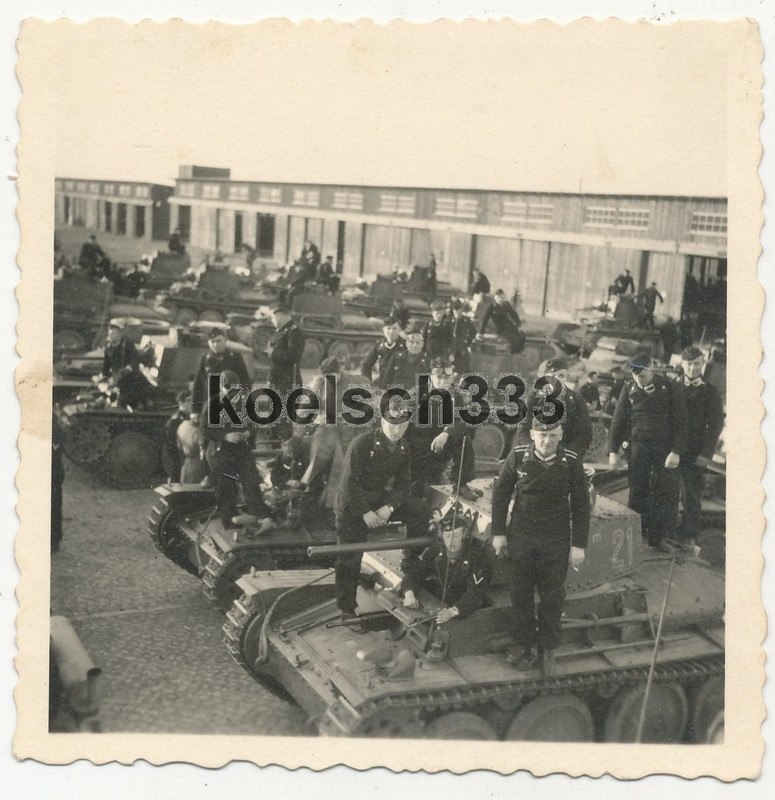 Foto Panzermänner am Panzer 38(t) vom Panzer Reg 21 in Ohrdruf 20 Pz Div