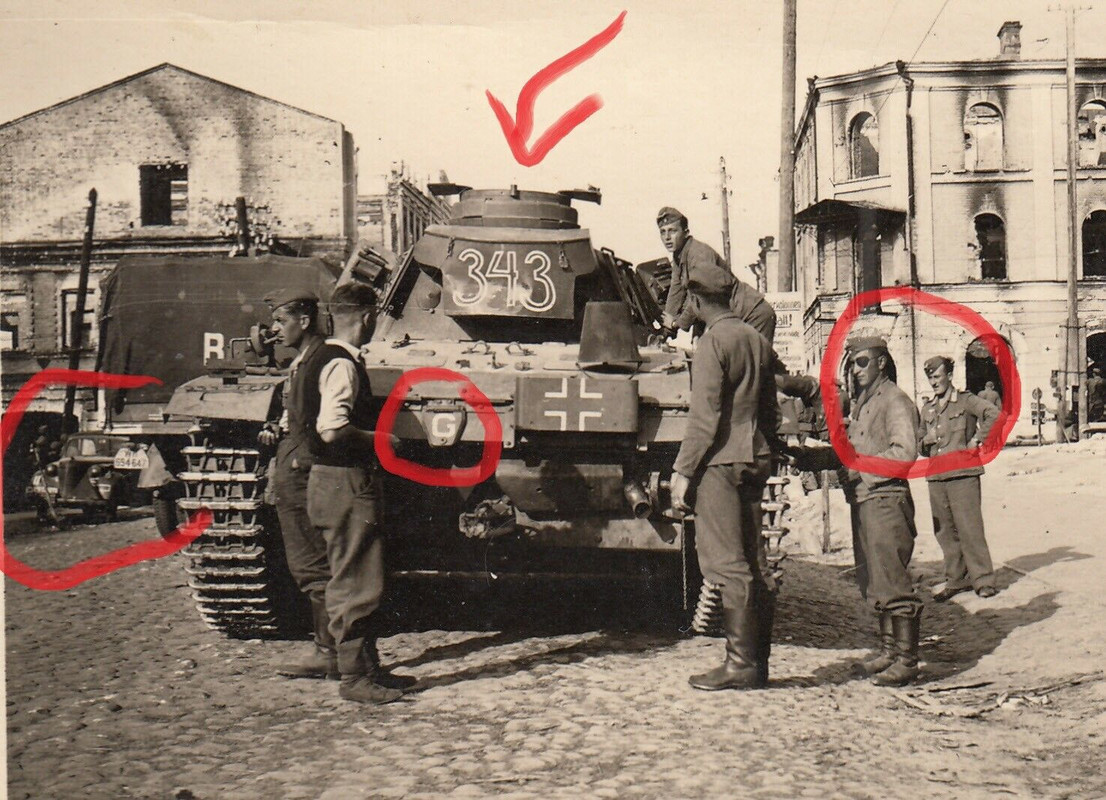 Foto WH Soldat Panzer Tank Panzer III Kennung Turmnummer Guderian Rußland