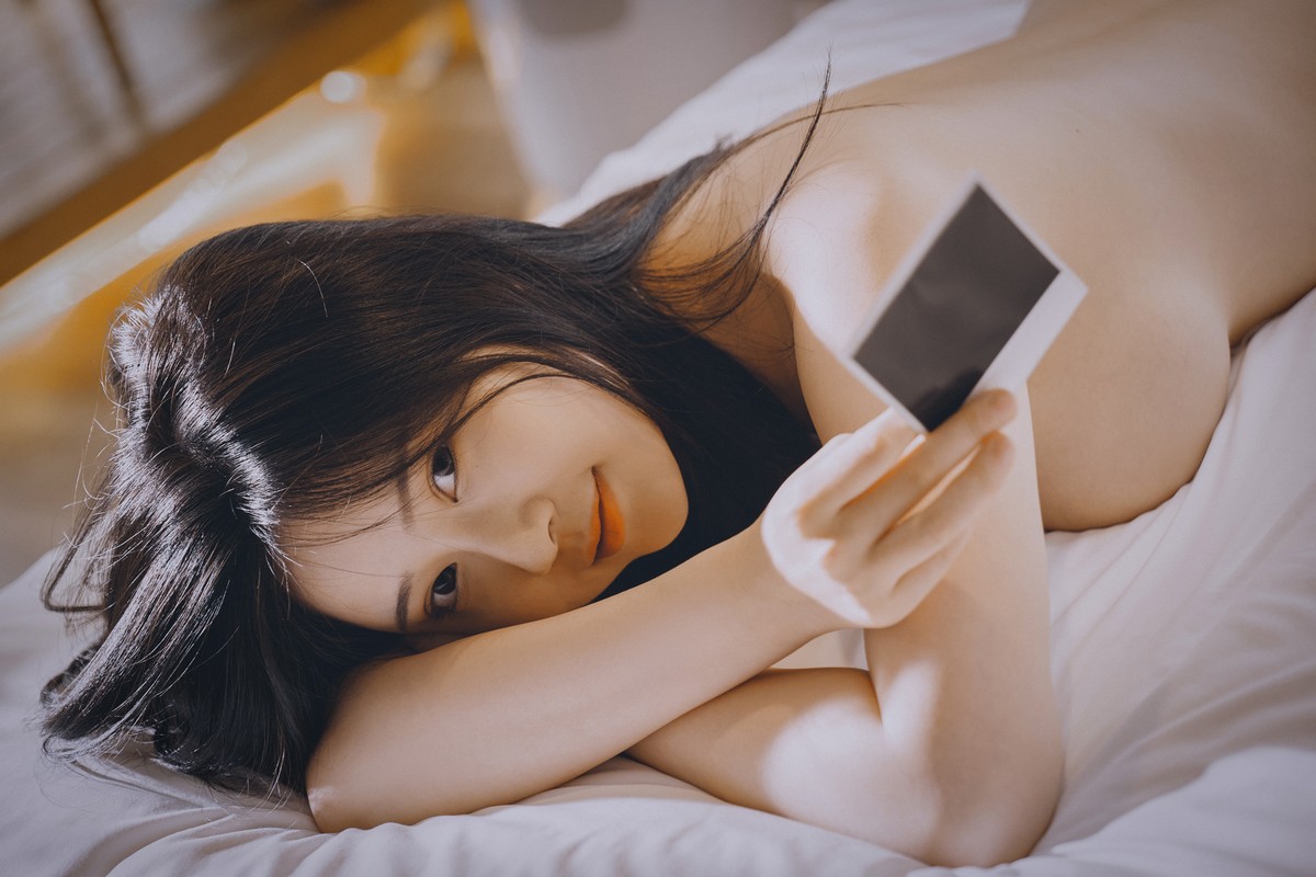 年年nnian 宝丽来风格少女写真 复古胶片感图集插图3