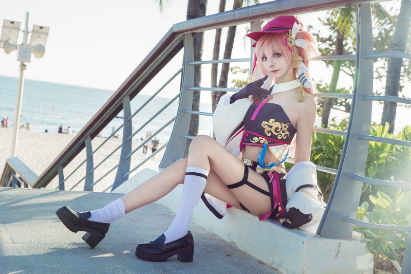 艾西Aiwest 原神烟绯花鸟与情Cosplay写真图集 烟绯角色高清图集 29P (176.4M)插图2