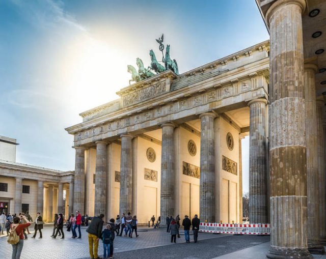Famous-Landmarks-Distance-Looks-9