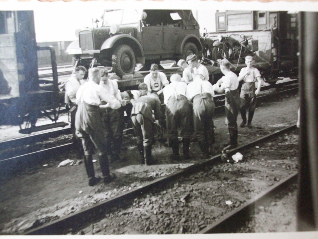 Leichter Einheits PKW Stoewer   Motorrad Zündapp