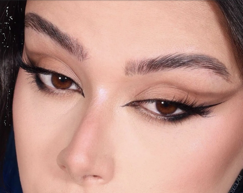 ¿Cómo hacer el delineado de sirena ahumado paso a paso?