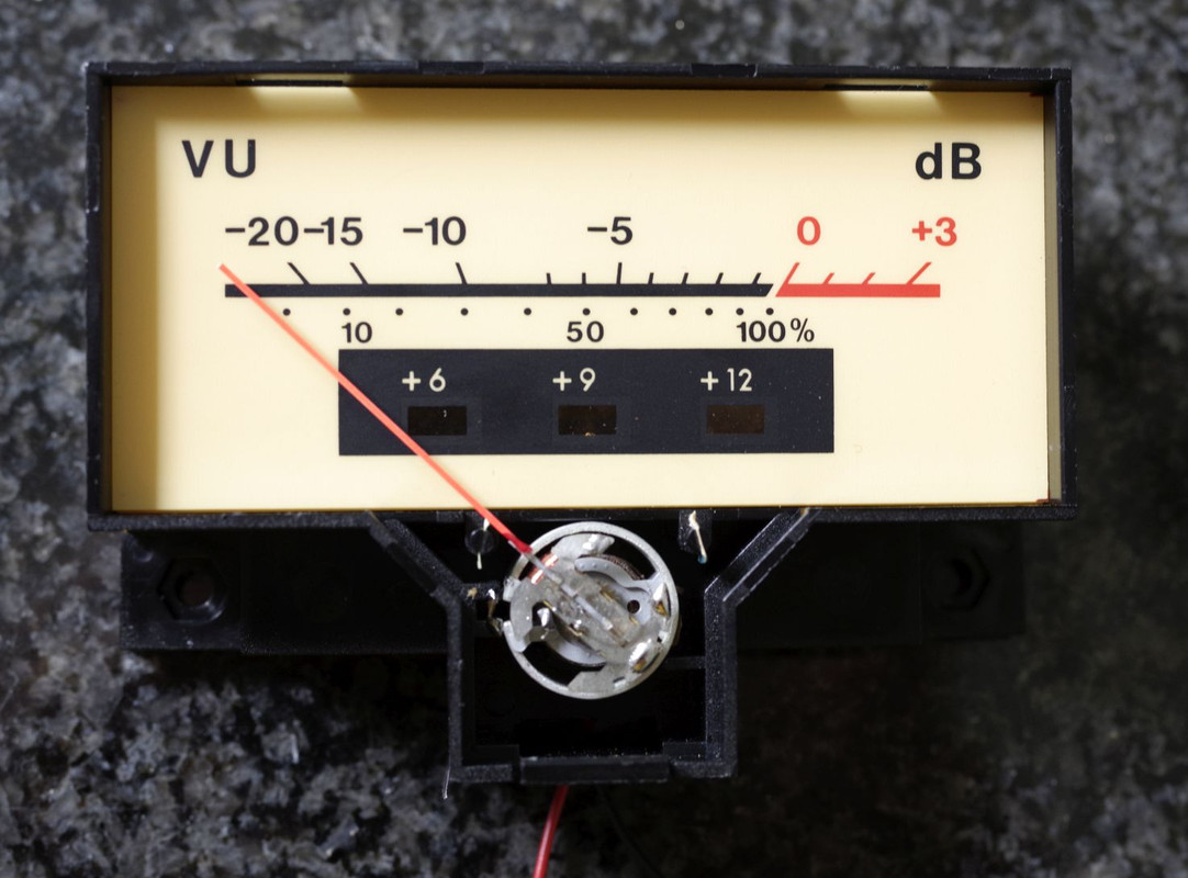 [Bild: repariertes-VU-Meter.jpg]