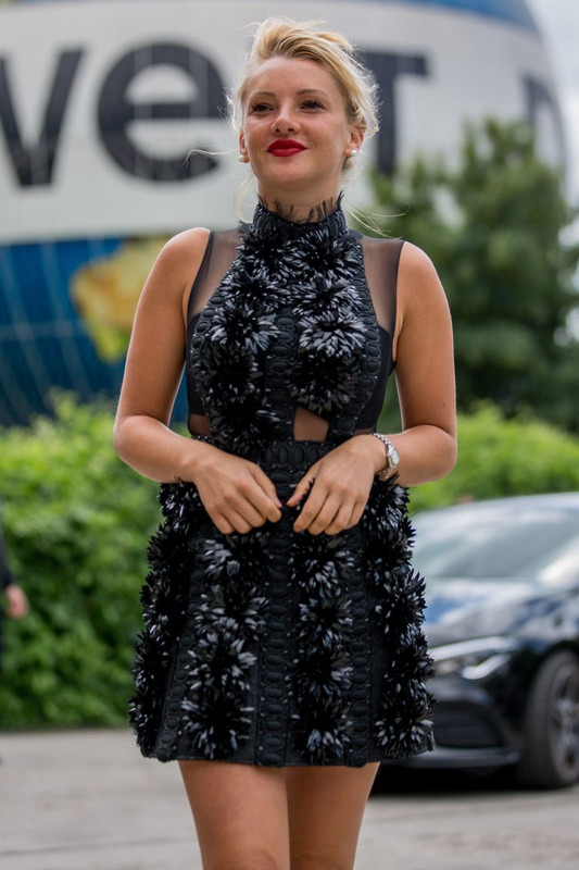 Evelyn-Burdecki-UpskirtSTARS.com-3-1024x1536 (4)