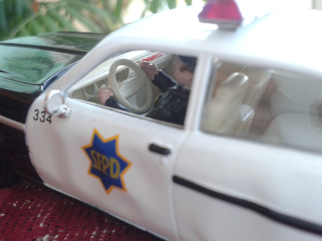 1977 Dodge Mónaco Mk IV Sedan 4 Puertas “Policía de San Francisco” (Universal Hobbies - DelPrado) (1