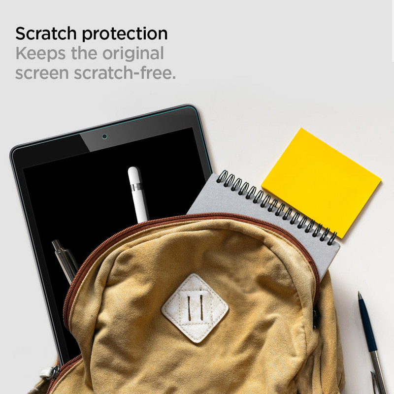 Protector de pantalla Spigen Glas.tR Slim mostrando su dureza y compatibilidad con forros.