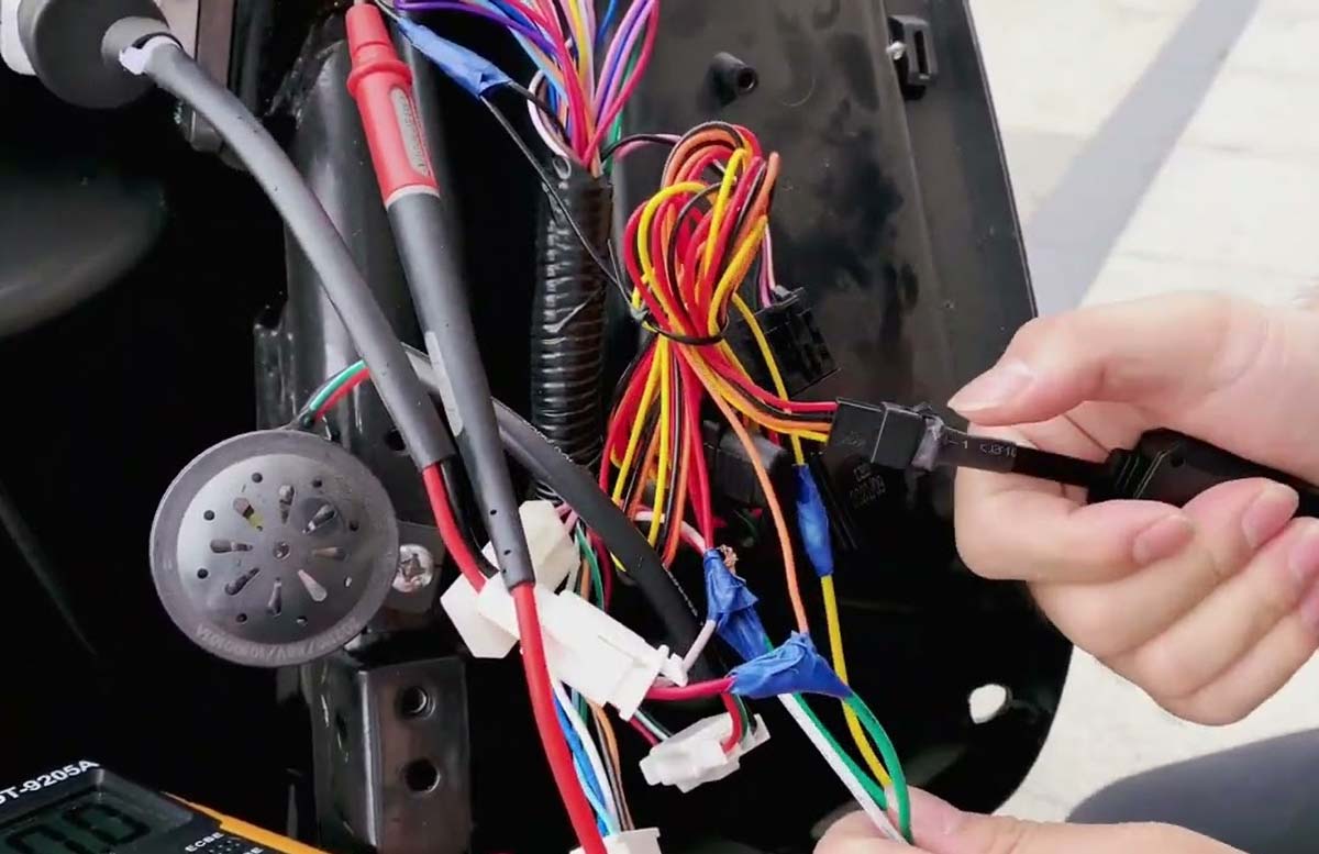 نصب GPS روی خودرو برای افزایش ایمنی و ردیابی دقیق موقعیت