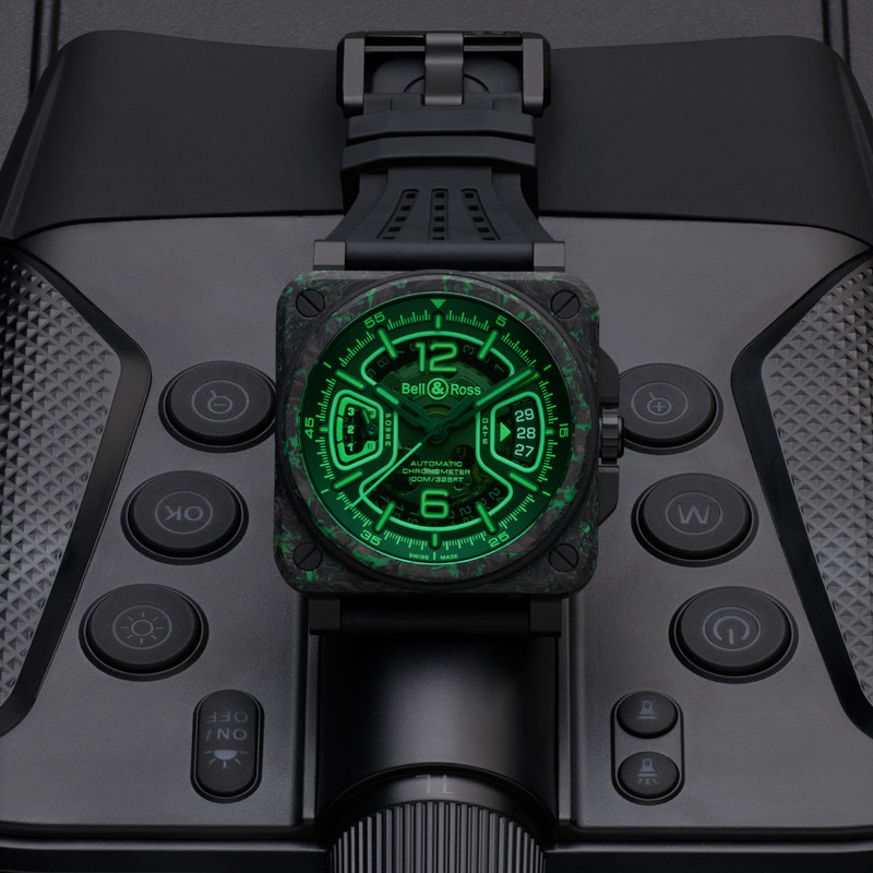 Bell and Ross BR X3 Night Vision carbon fiber luminous case 7