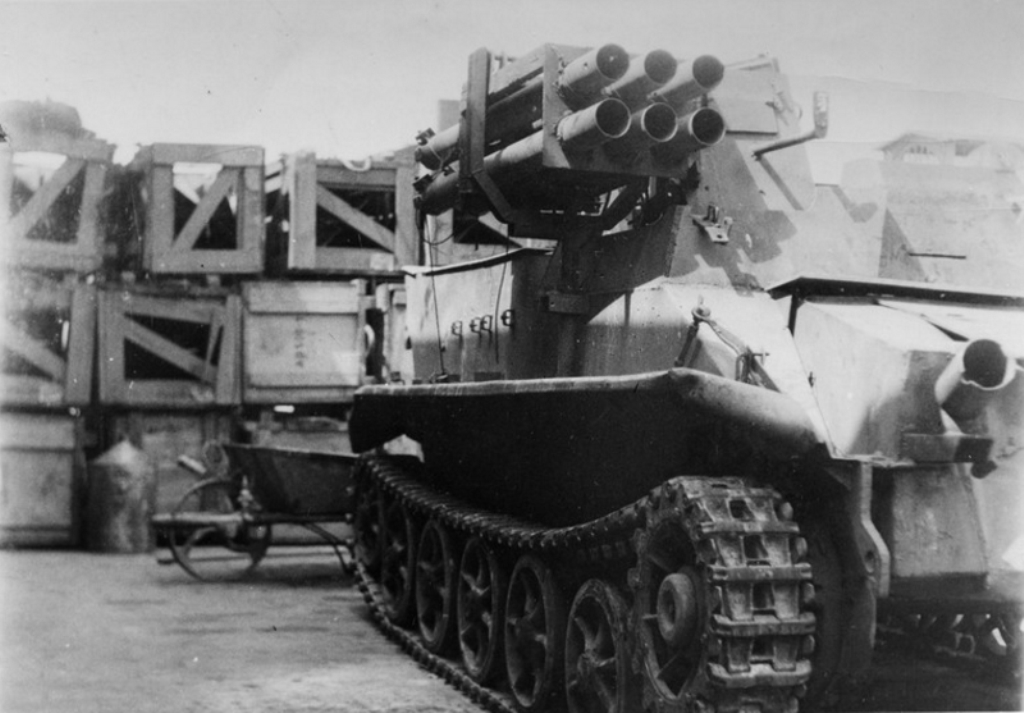 158-мм Германский шестиствольный миномет на тран