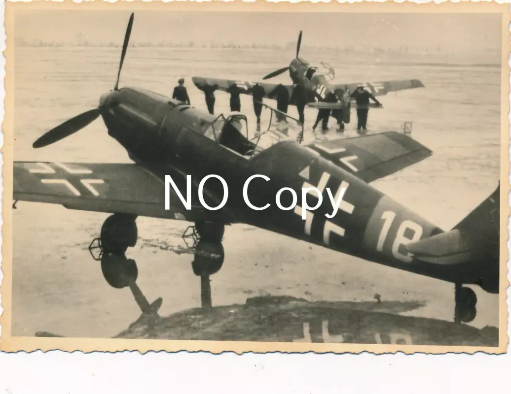 Foto WK2 Jagdstaffel Flugzeug ME 109 seltenes Repro Archiv Foto X129 (1)