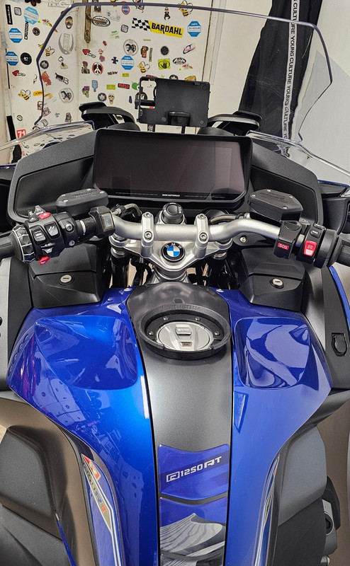 ED9821DD-F786-4070-B1C8-C54750F3EFB5