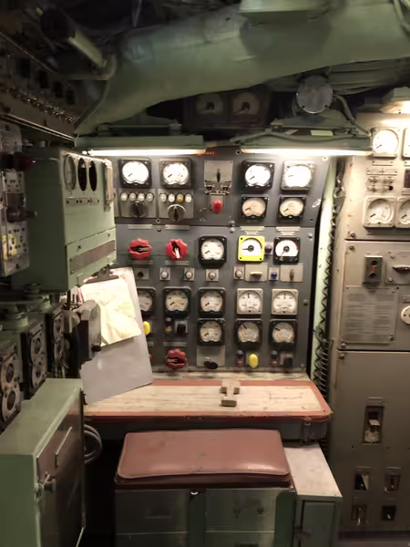 94-maneuvering-room-13.avif