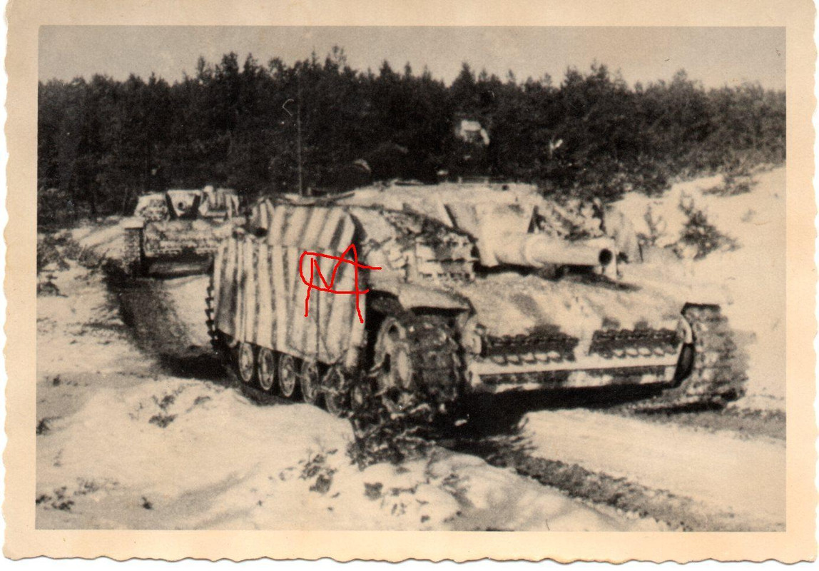 Sturmgeschütz Sturmhaubtze mit Seitenschürzen Wintertarn Camo 19