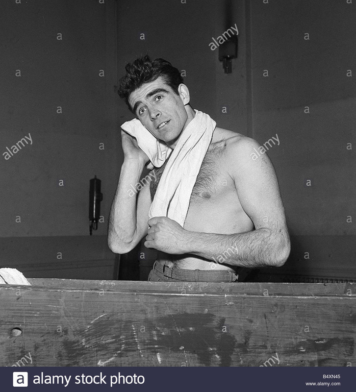 sean-connery-1957-B4XN45