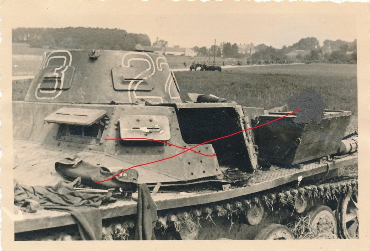 Foto geknakter französischer Panzer Mai 1940 Einmarsch Frankreich
