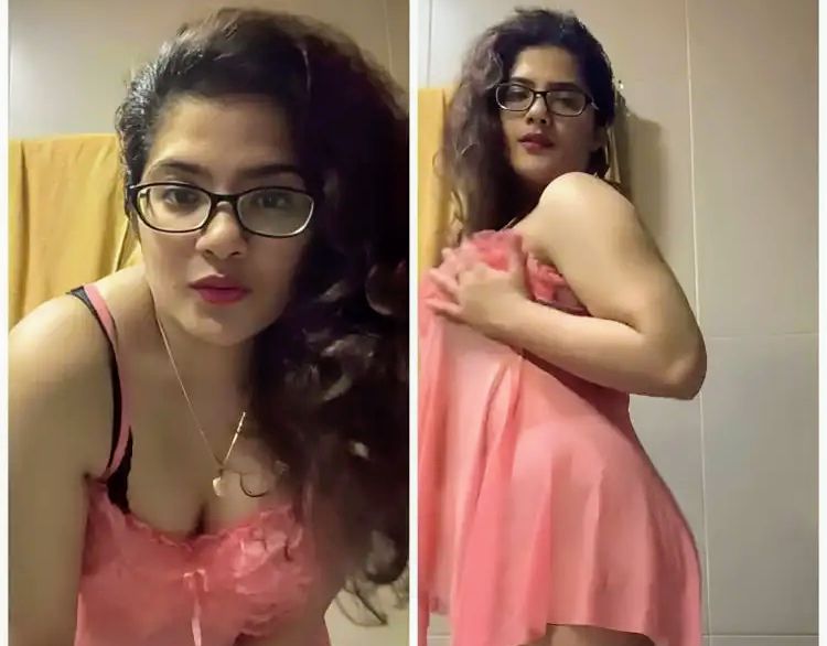 Beautifull Hot bhabhi in nighty very honey