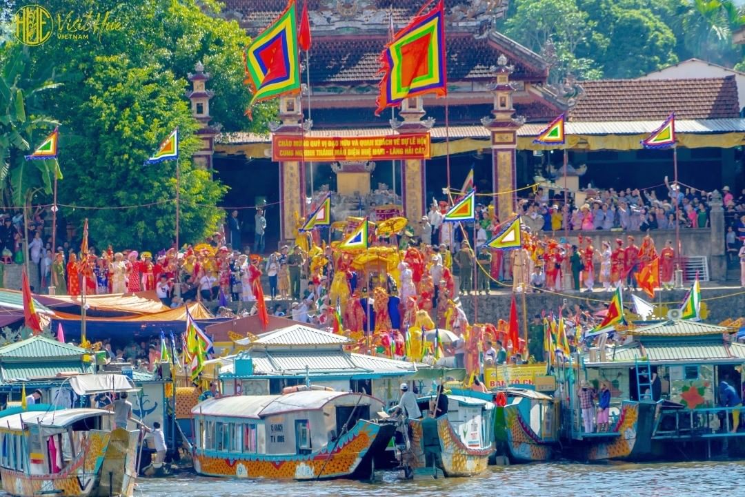 hon chen temple hue vietnam