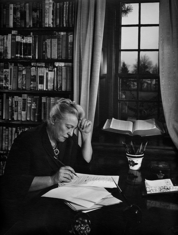 Yousuf-Karsh-Pearl-Buck-1957-02-1489x1960