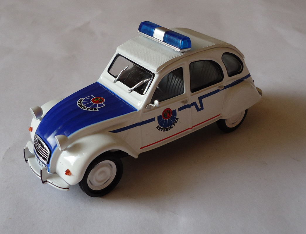Citroen-2CV Ertzaintza