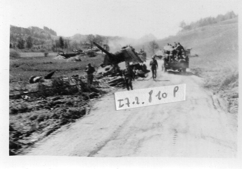 Männer d. Frz 2.Pz.Div. u. zerst. Deutsche Panze