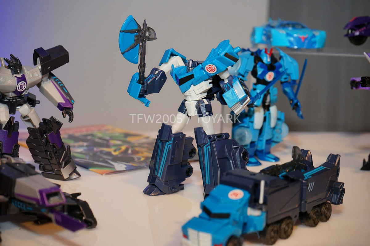 NYCC2015-Transformers-RID-003