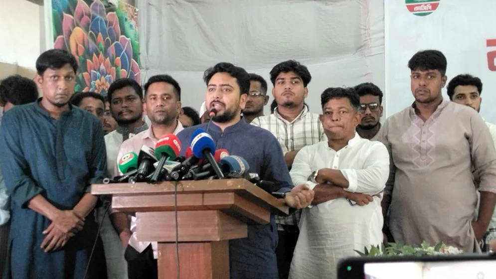 বিএনপিকে হুঁশিয়ারি নাহিদ ইসলামের
