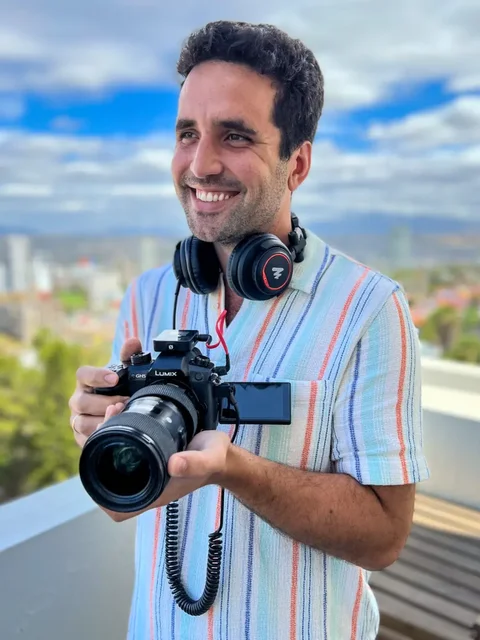 ENTREVISTA A ÁLVARO HERNÁNDEZ, DIRECTOR DEL CORTOMETRAJE DOCUMENTAL “LOS CAYUCOS DE KAYAR”