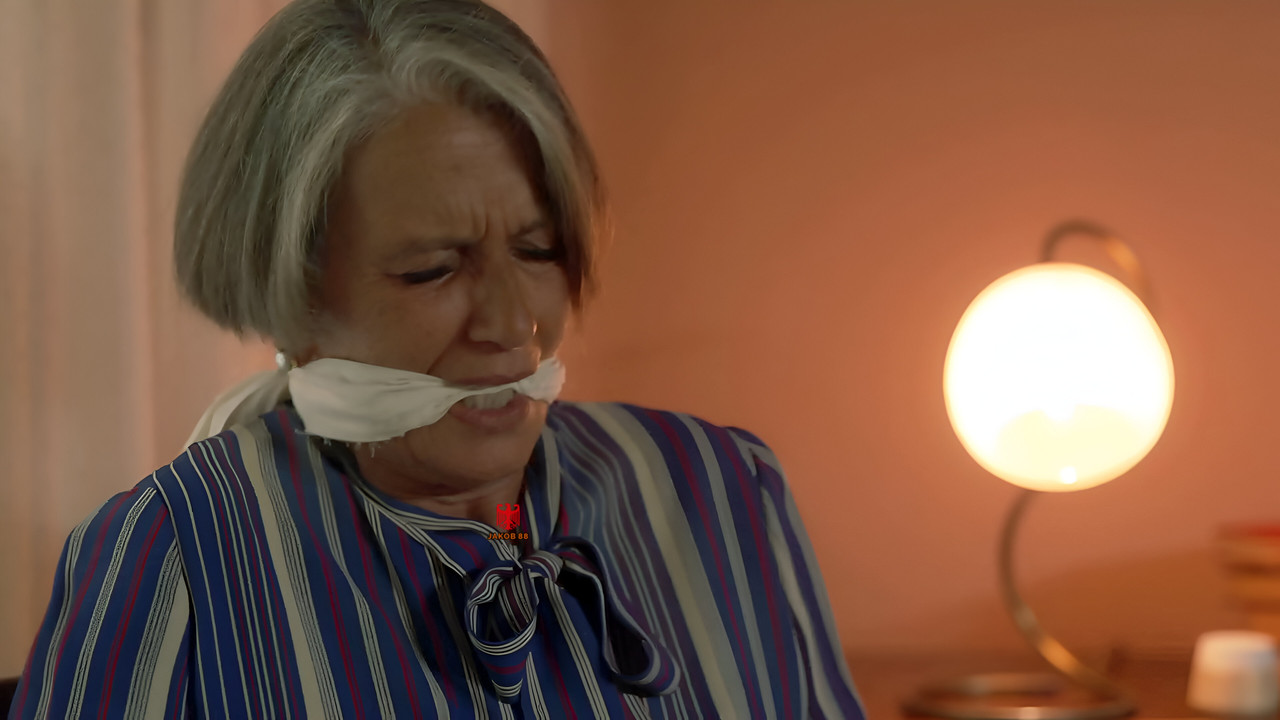 Loukia Papadaki 5 - Electra S02E02