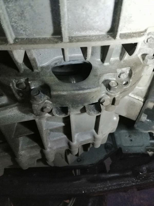 Двигатель снизу