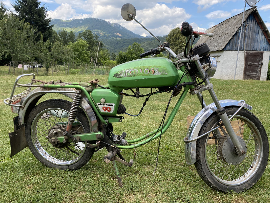 0780B0DE-2AAA-4E2B-A87E-350F7257278E