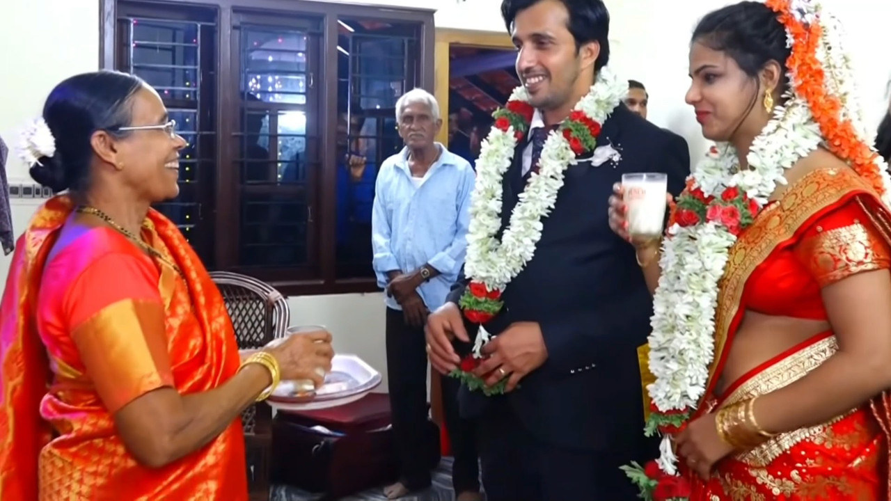 Tulu bride sexy deep navel side view mp4 snapshot 00 24 914