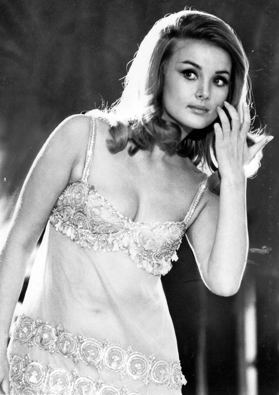 barbara_bouchet_ma41