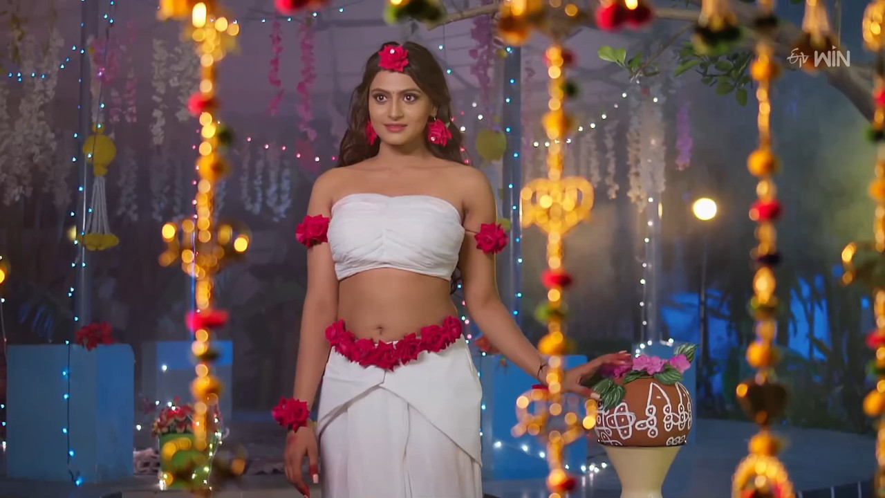 Sexy Telugu serial actress close navel and boobs show in sexy costume from a serial mp4 snapshot 04