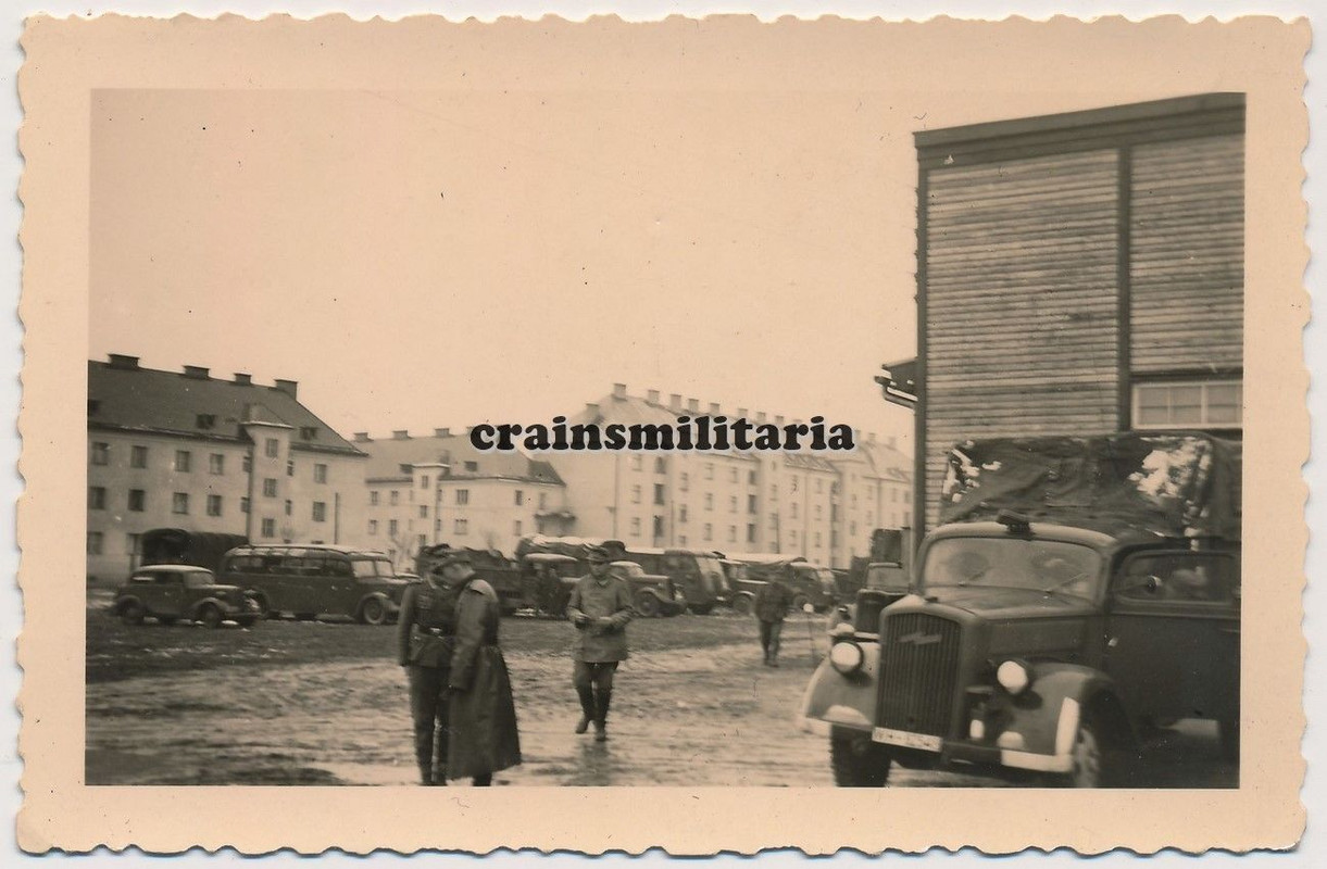 Orig. Foto Soldaten m. Opel Blitz Lkw in Lager Kaserne in Österr
