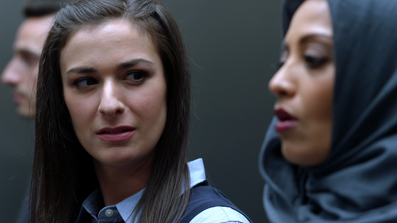 Blindspot.S05E02.We.Didn't.Start.the.Fire.1080p.10bit.AMZN.WEB-DL.AAC5.1.HEVC-Vyndros.mkv_snapshot_2
