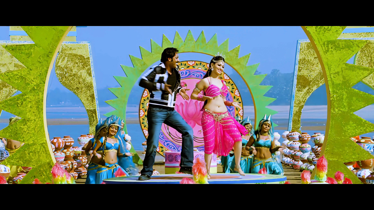 Tamanna Hot Song From Himmatwala Naino Main Sapna 4K (Best Quality).mp4_snapshot_01.04_[2021.04.05_1