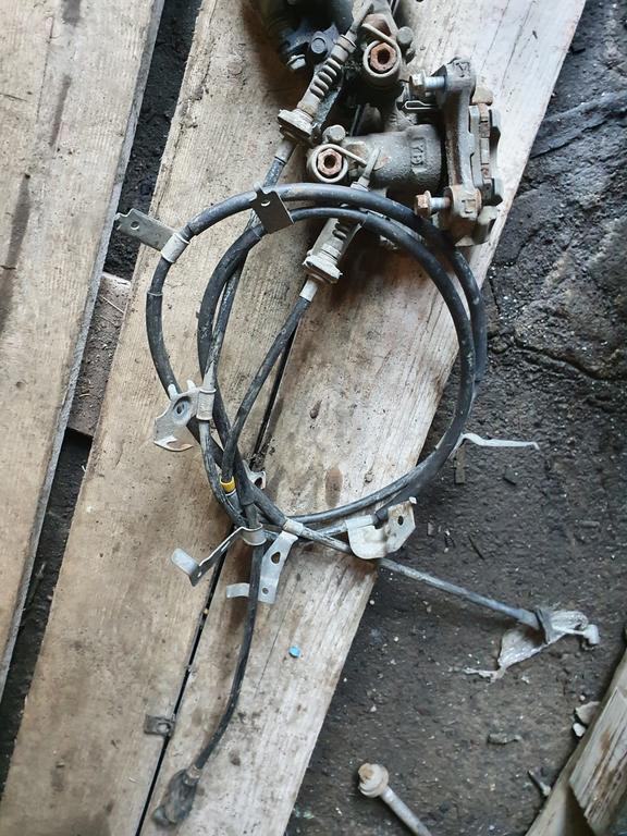 Трос ручного тормоза