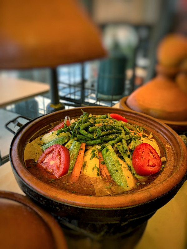 Plat traditionnel marocain préparé à Dar El Mannouti, Berkane