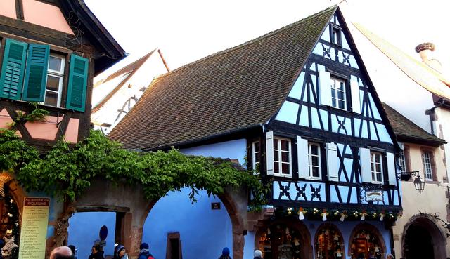 ALSACIA EN NAVIDAD Y MONTREUX CON PAPÁ NOEL - Blogs de Europa Central - 4 Dic: Riquewihr y vuelta a Basilea por la huelga (8)